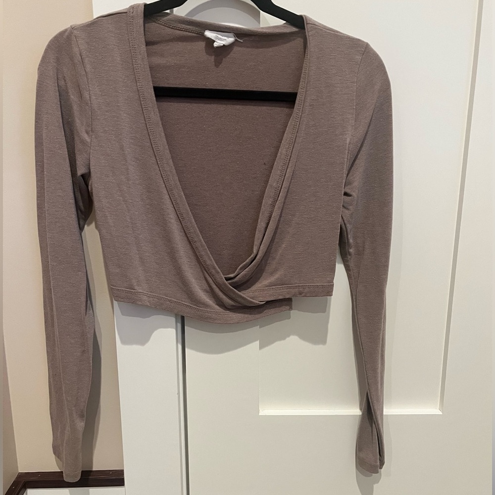 Cropped long sleeve top, size small